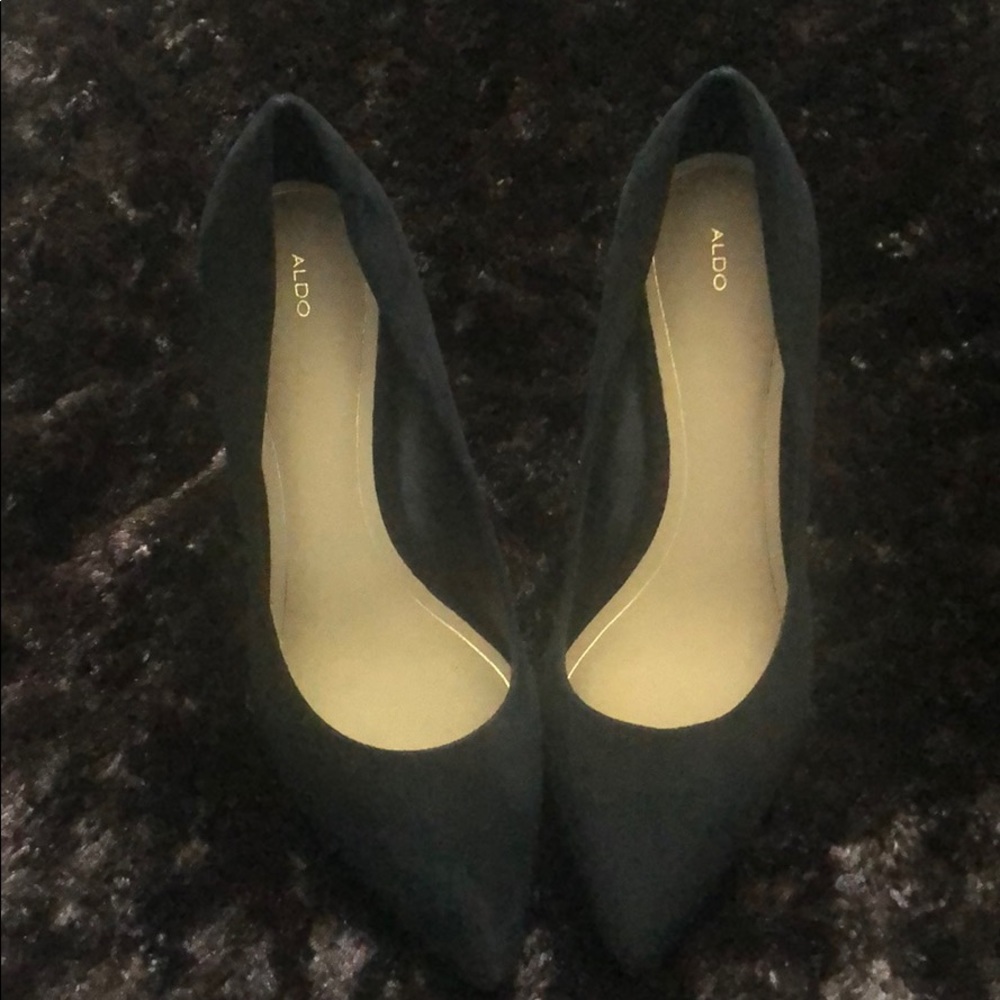 US size 9 women’s black Aldo pumps